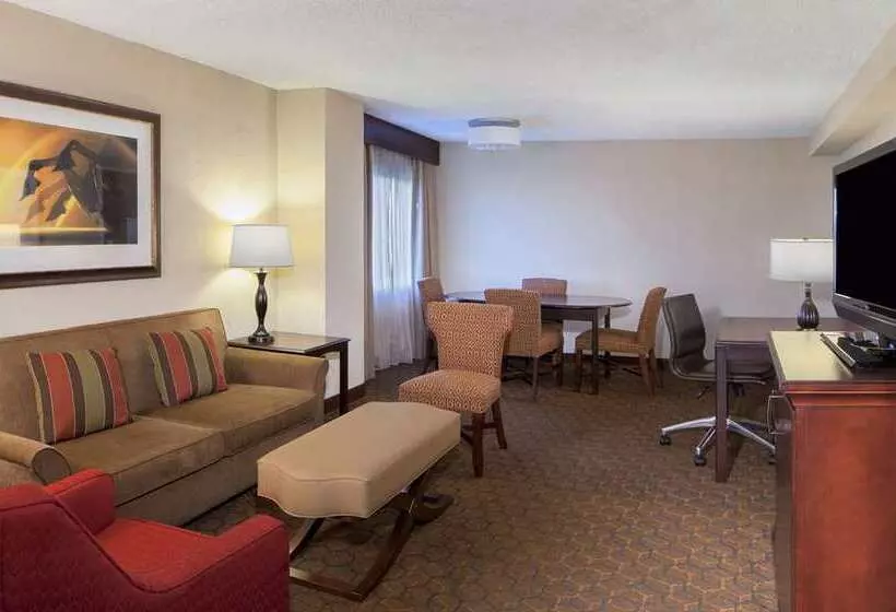 Otel Embassy Suites By Hilton Austin Arboretum