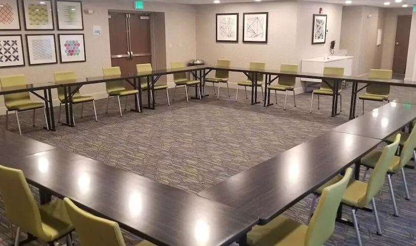 Отель Holiday Inn Express Seattle   Sea Tac Airport, An Ihg