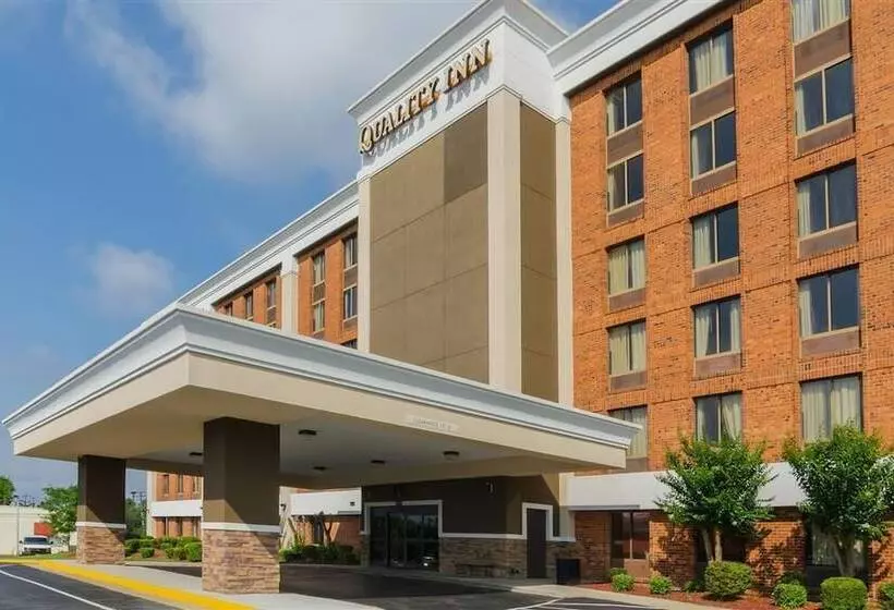 호텔 Holiday Inn & Suites Richmond West End, An Ihg