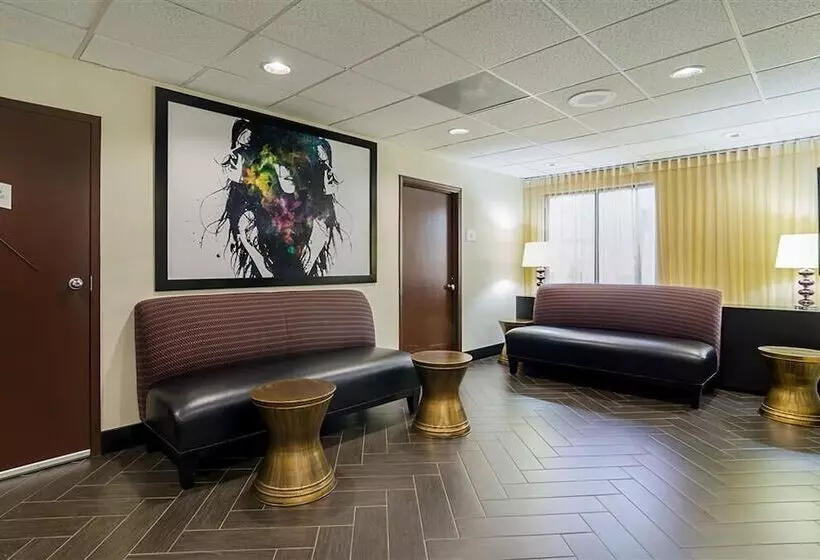 호텔 Holiday Inn & Suites Richmond West End, An Ihg