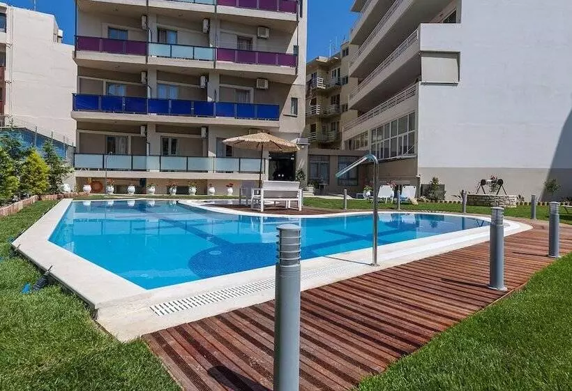 Leonidas Hotel & Apartments