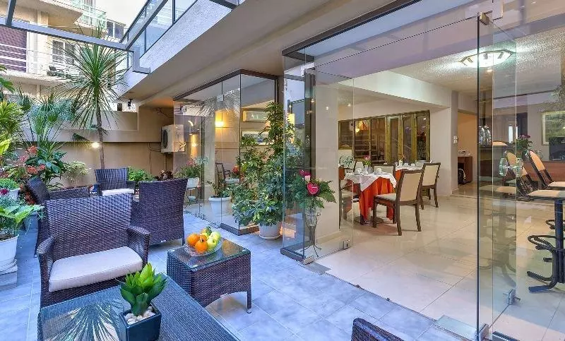 Leonidas Hotel & Apartments