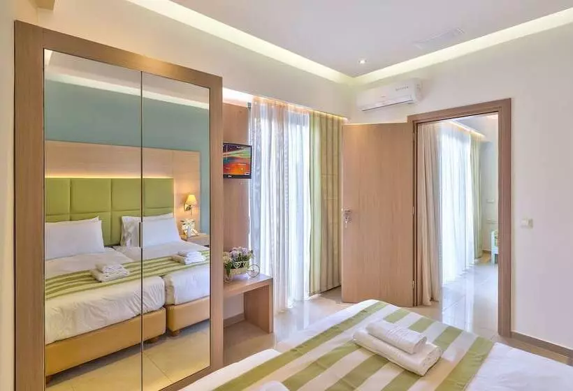 Leonidas Hotel & Apartments