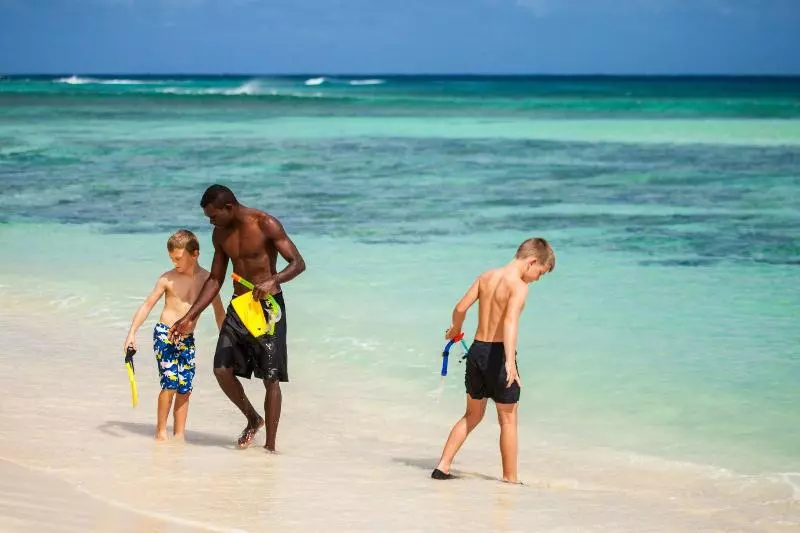 هتل Aquana Beach Resort