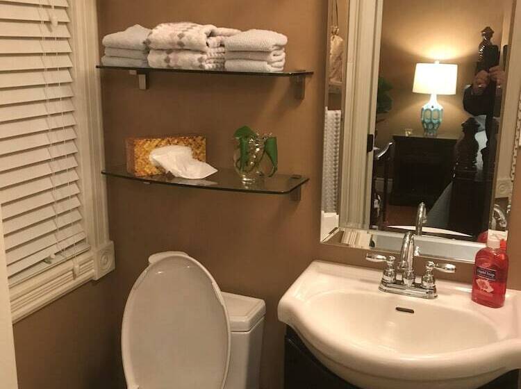 Hotel Castle Landing