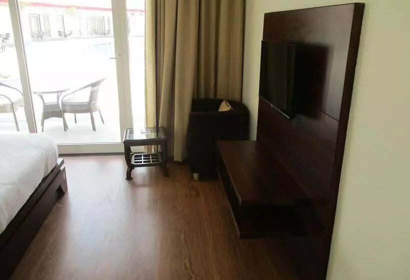 Sentara Hotel And Resort