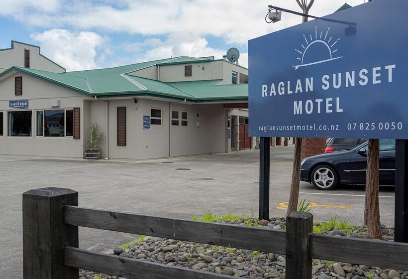 Raglan Sunset Motel