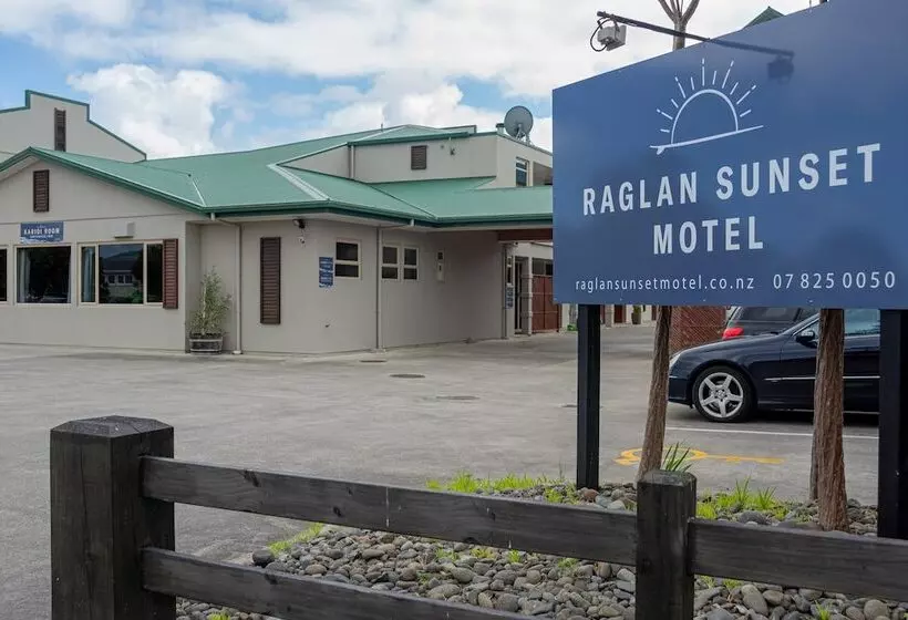Raglan Sunset Motel