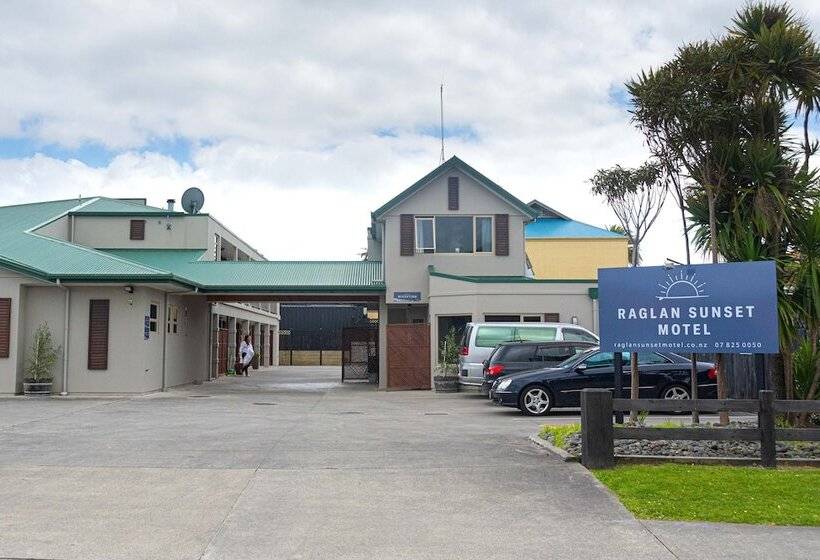 Raglan Sunset Motel