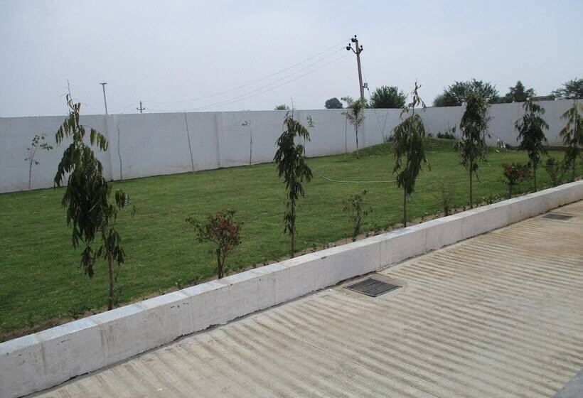 Sentara Hotel And Resort