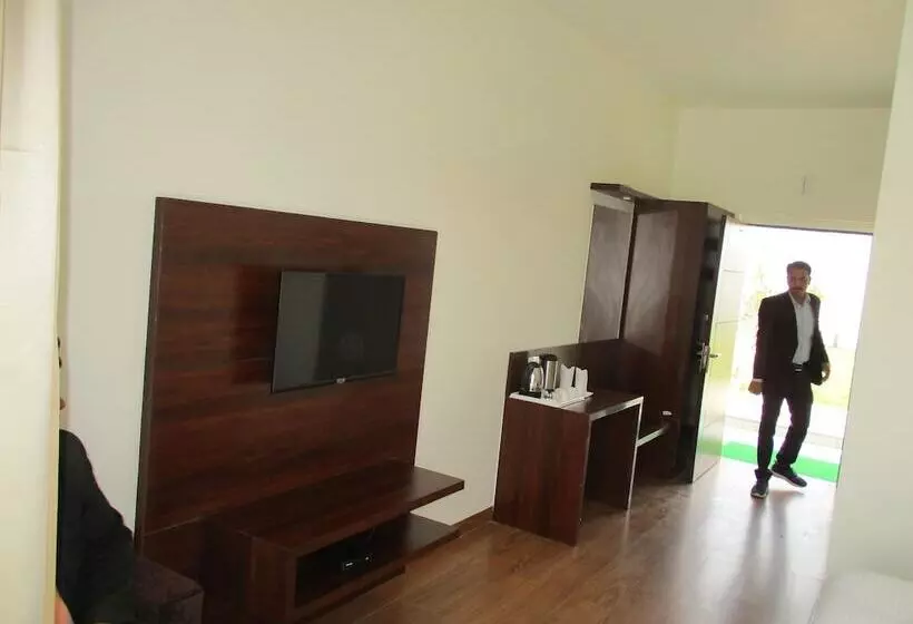 Sentara Hotel And Resort