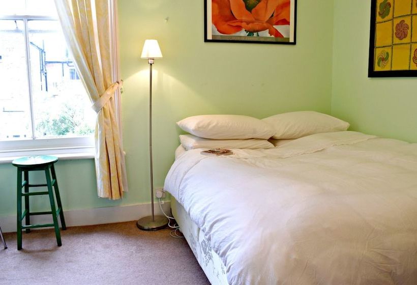 3 Bedroom Clapham Home With Patio