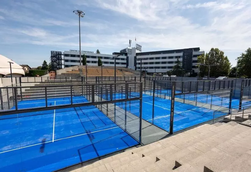 Everness Hotel & Resort