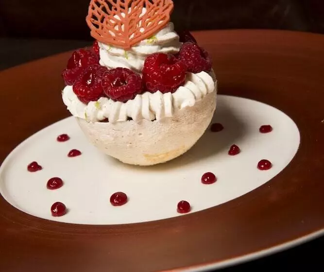 Everness Hotel & Resort