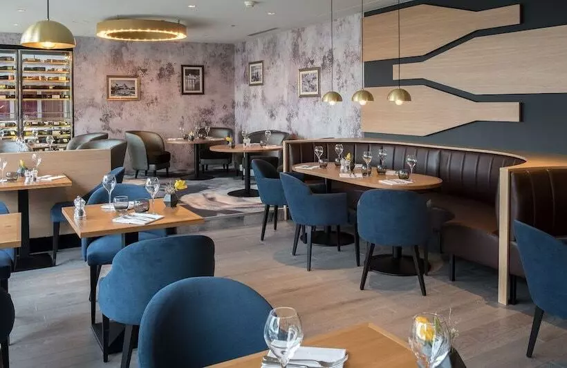 Everness Hotel & Resort