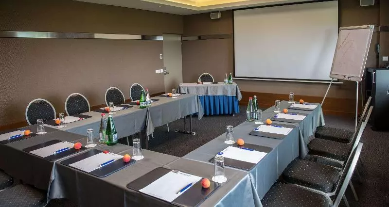 Everness Hotel & Resort