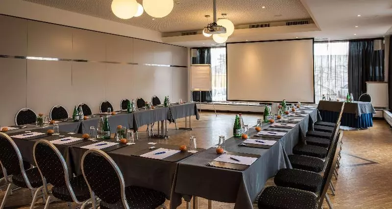 Everness Hotel & Resort