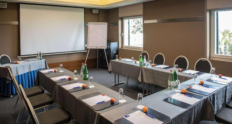 Everness Hotel & Resort