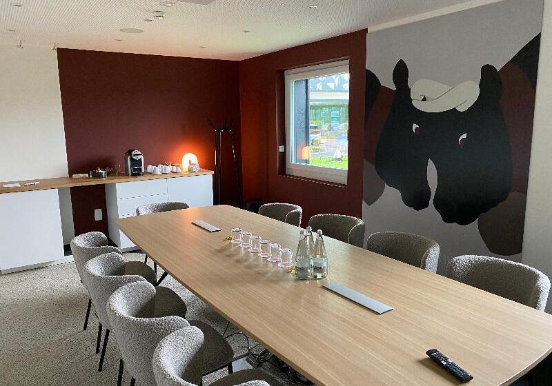 Everness Hotel & Resort