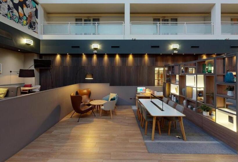 Отель Holiday Inn Milton Keynes Central, An Ihg