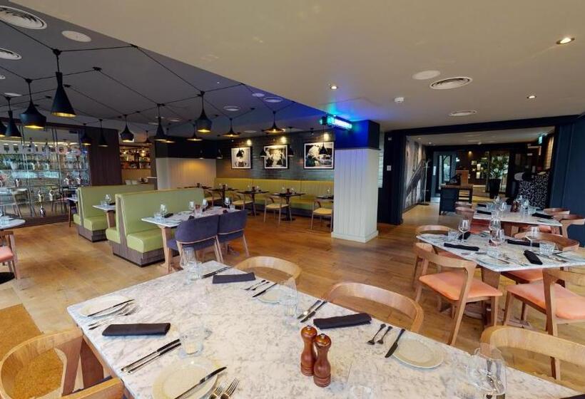 Отель Holiday Inn Milton Keynes Central, An Ihg