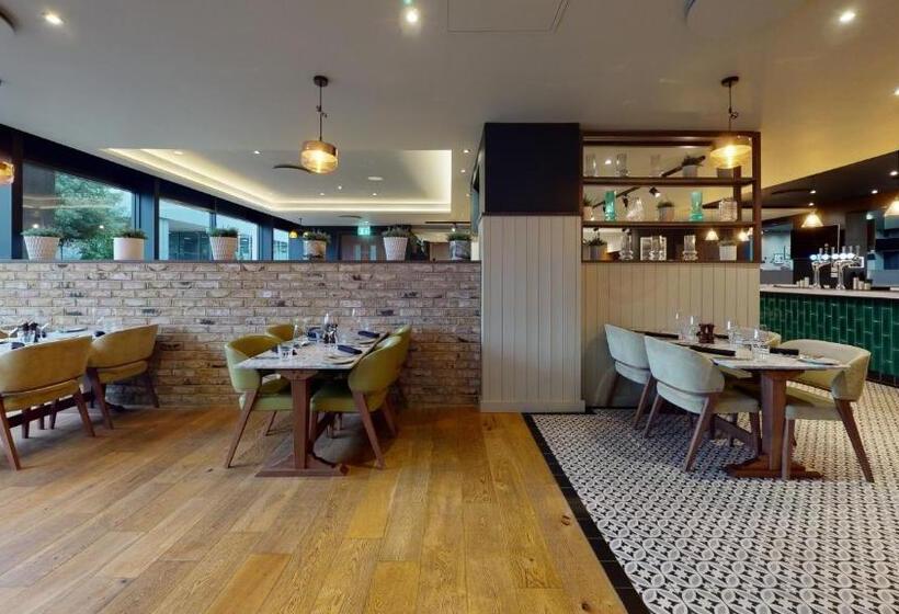 Отель Holiday Inn Milton Keynes Central, An Ihg