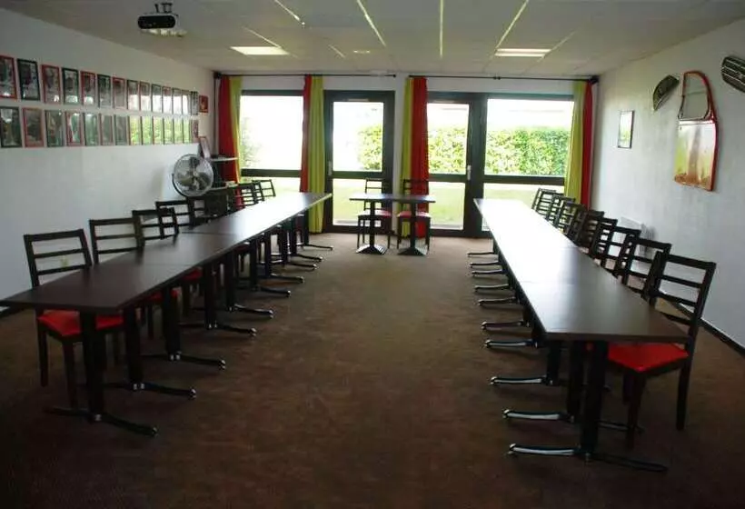 Отель Kyriad Montluçon   Saint Victor