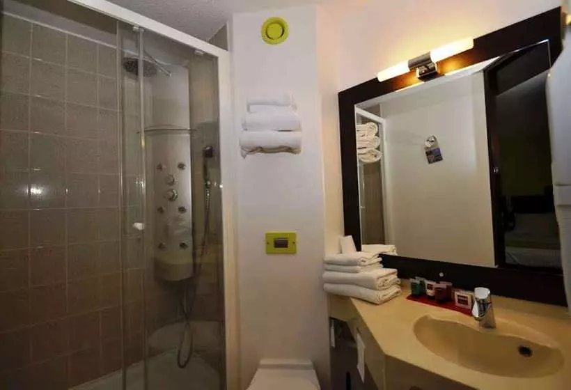 Отель Kyriad Montluçon   Saint Victor