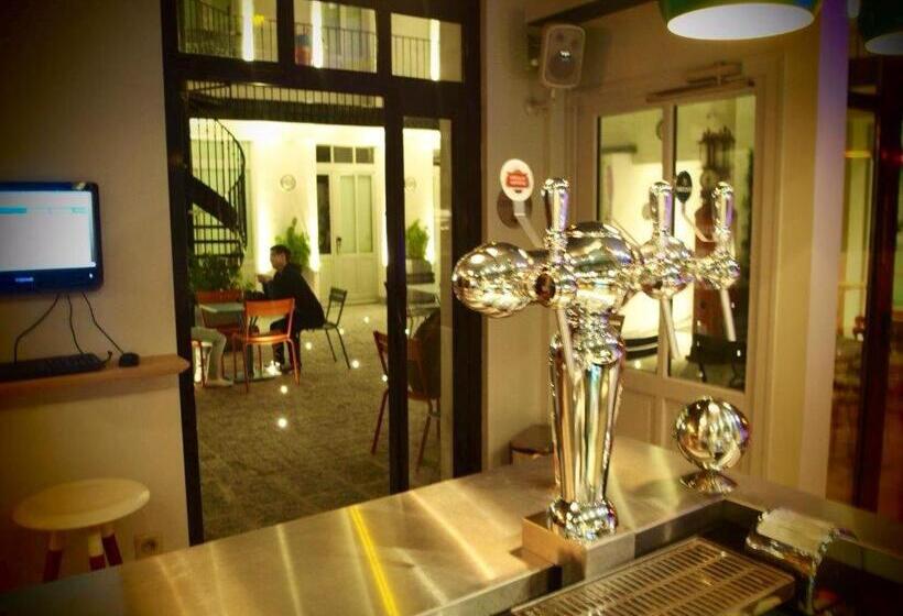 فندق The 3 Ducks Eiffel Tower By Hiphophostels