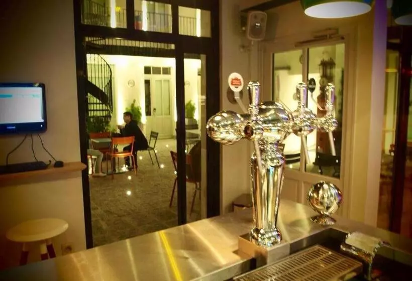 ホテル The 3 Ducks Eiffel Tower By Hiphophostels