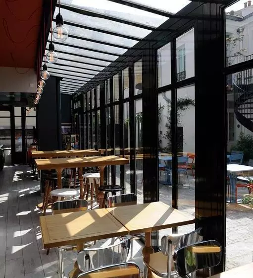 ホテル The 3 Ducks Eiffel Tower By Hiphophostels