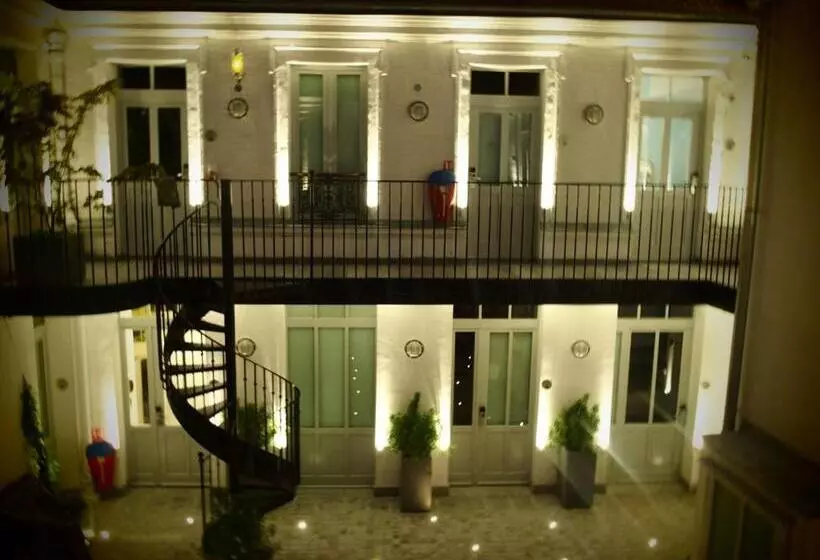 ホテル The 3 Ducks Eiffel Tower By Hiphophostels