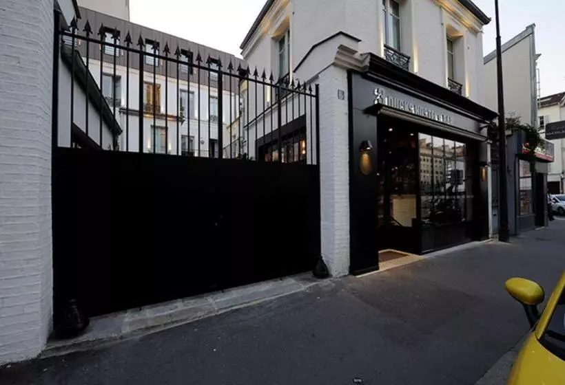 ホテル The 3 Ducks Eiffel Tower By Hiphophostels