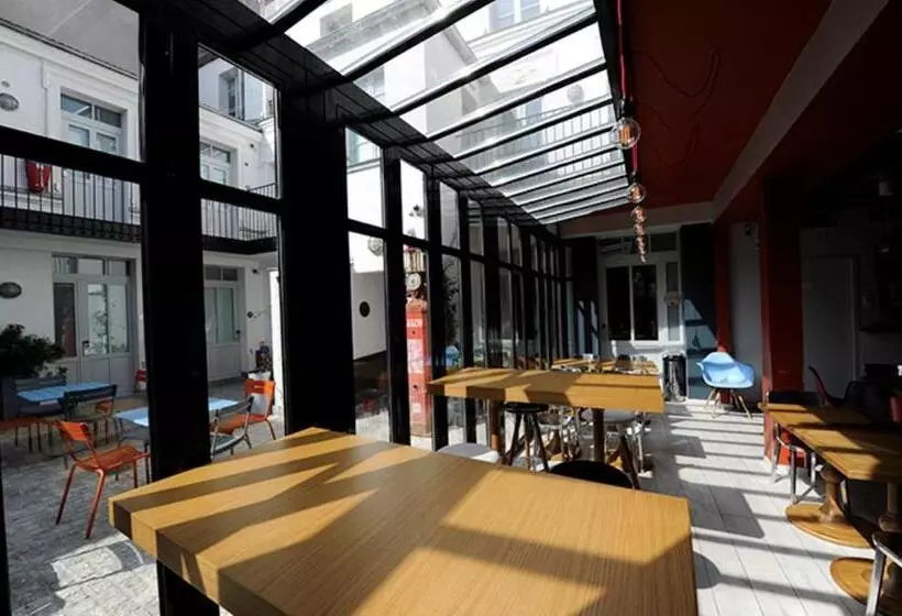 ホテル The 3 Ducks Eiffel Tower By Hiphophostels