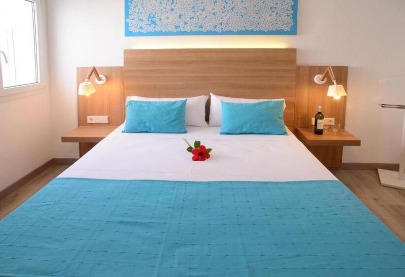 בית מלון כפרי Cala Llenya Resort Ibiza