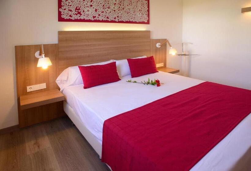 בית מלון כפרי Cala Llenya Resort Ibiza