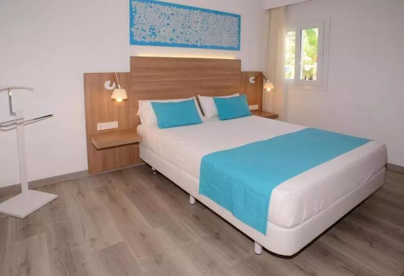 ホテル Cala Llenya Resort Ibiza