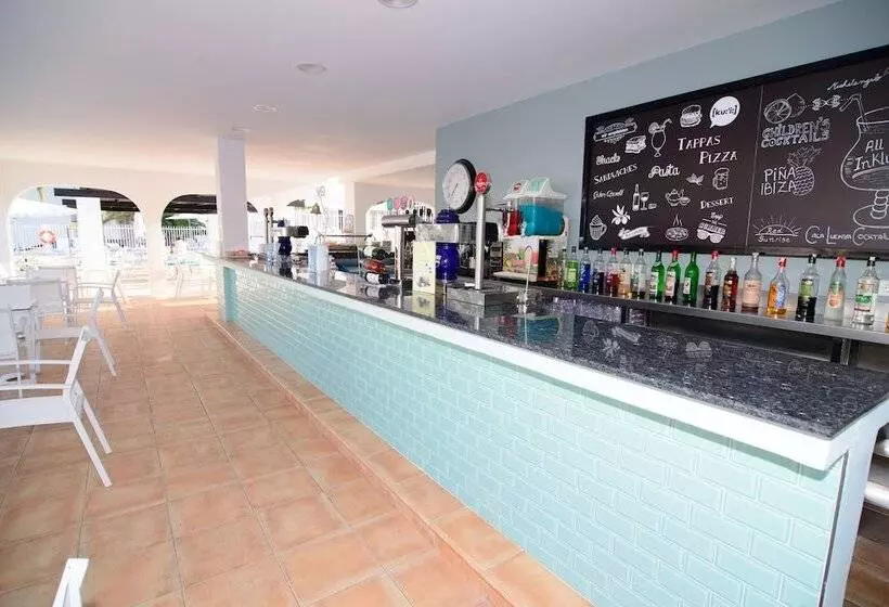 ホテル Cala Llenya Resort Ibiza