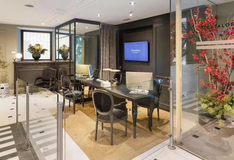 Отель Catalonia Las Cortes