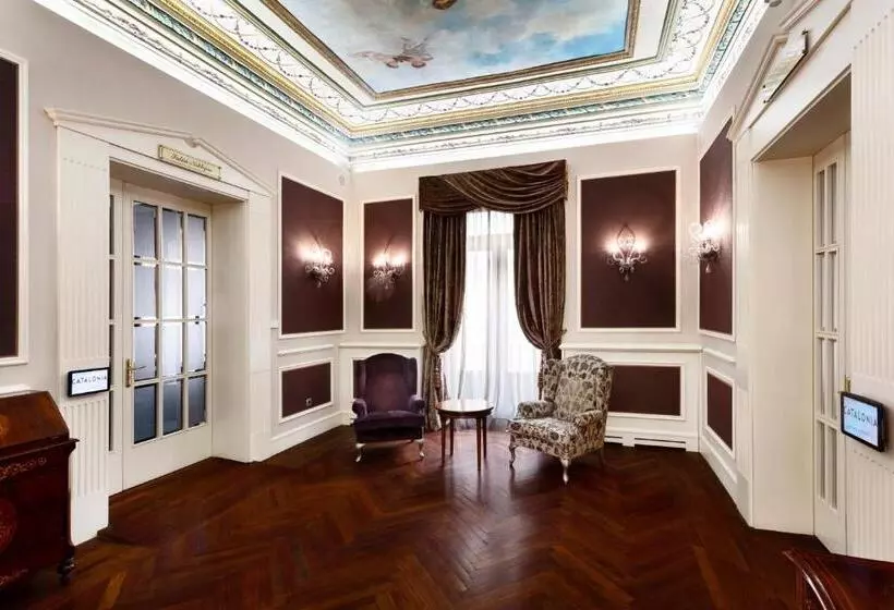 Отель Catalonia Las Cortes