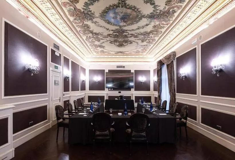 Отель Catalonia Las Cortes