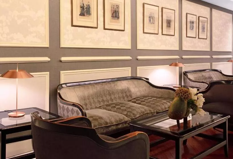 Отель Catalonia Las Cortes