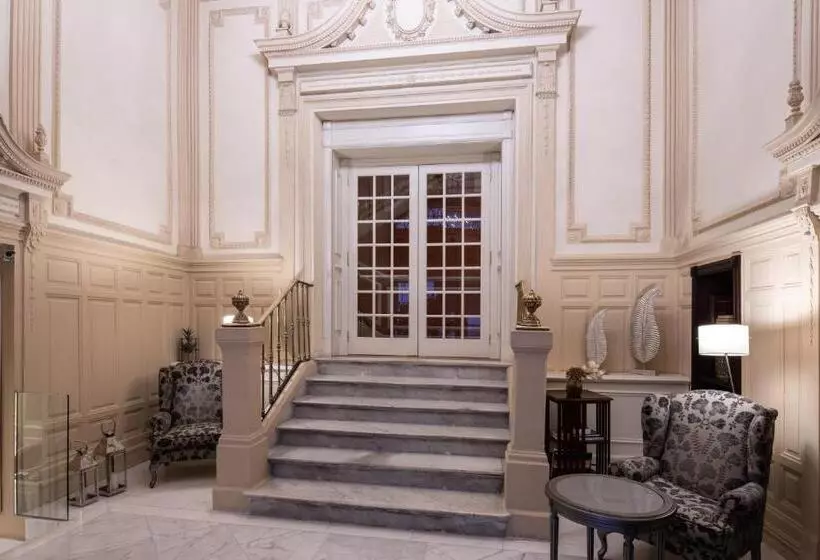 Отель Catalonia Las Cortes