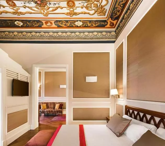 Отель Catalonia Las Cortes