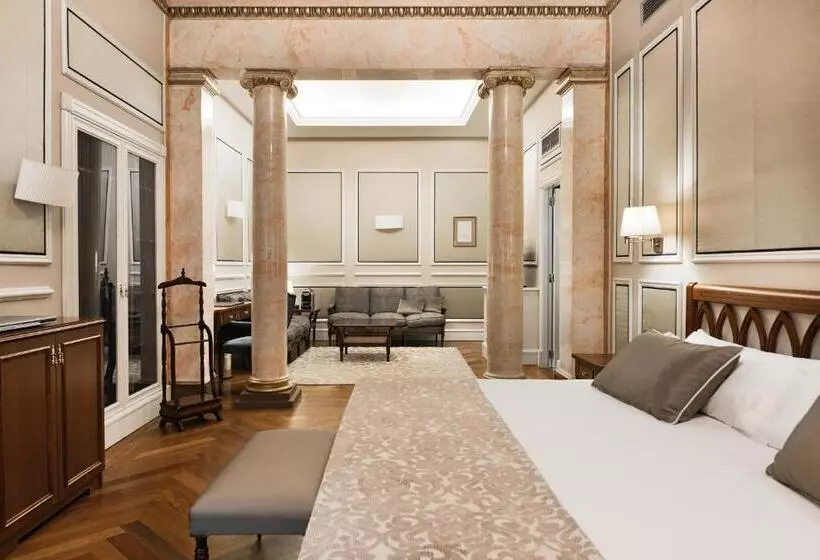 Отель Catalonia Las Cortes