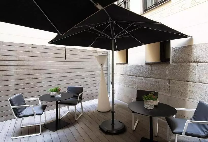 Отель Catalonia Las Cortes