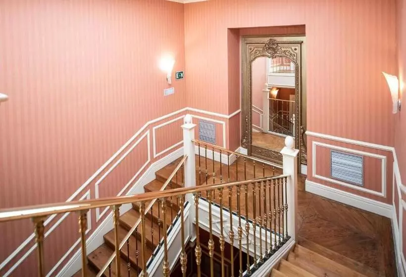 Отель Catalonia Las Cortes