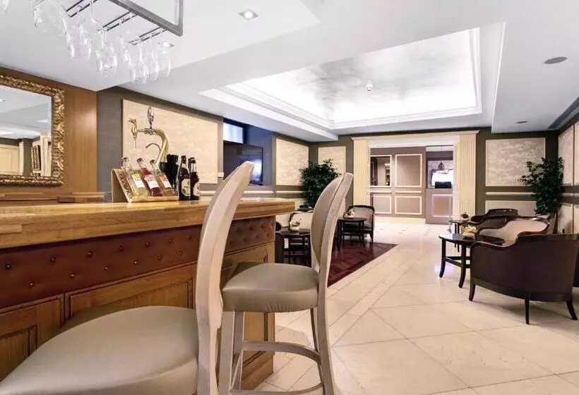 Отель Catalonia Las Cortes