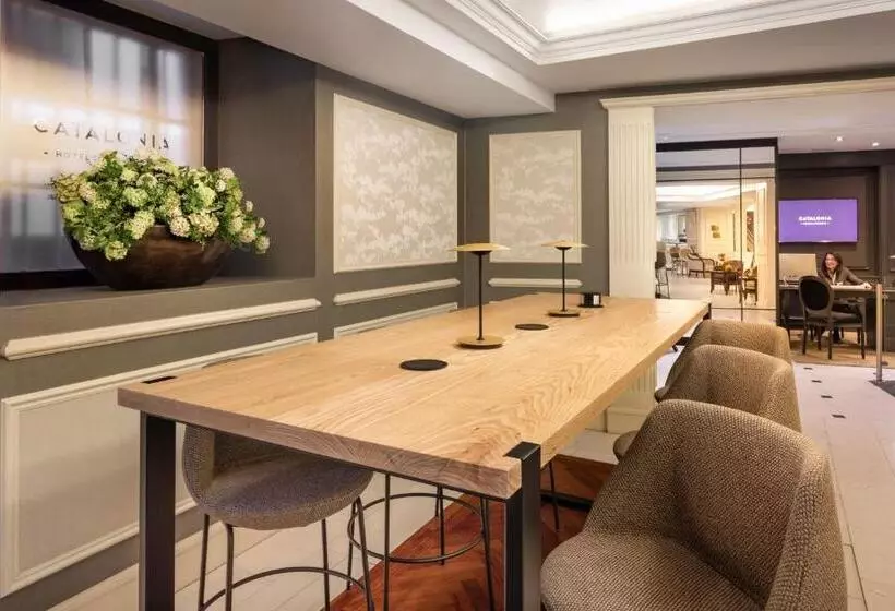 Отель Catalonia Las Cortes