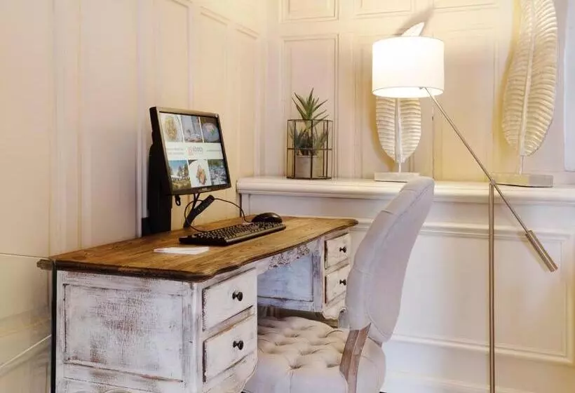 Отель Catalonia Las Cortes